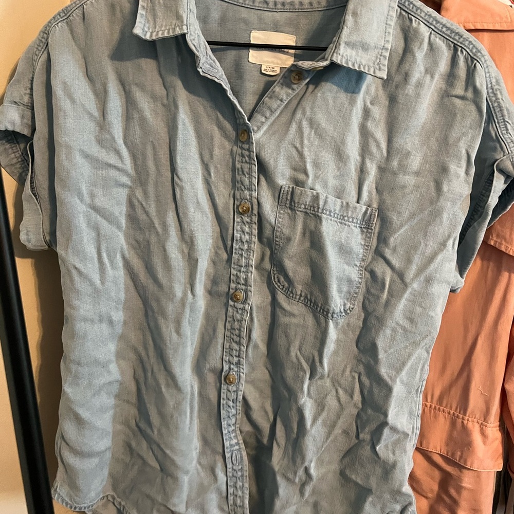 American Eagle Chambray Short Sleeve Button Up Top - Picture 2 of 4